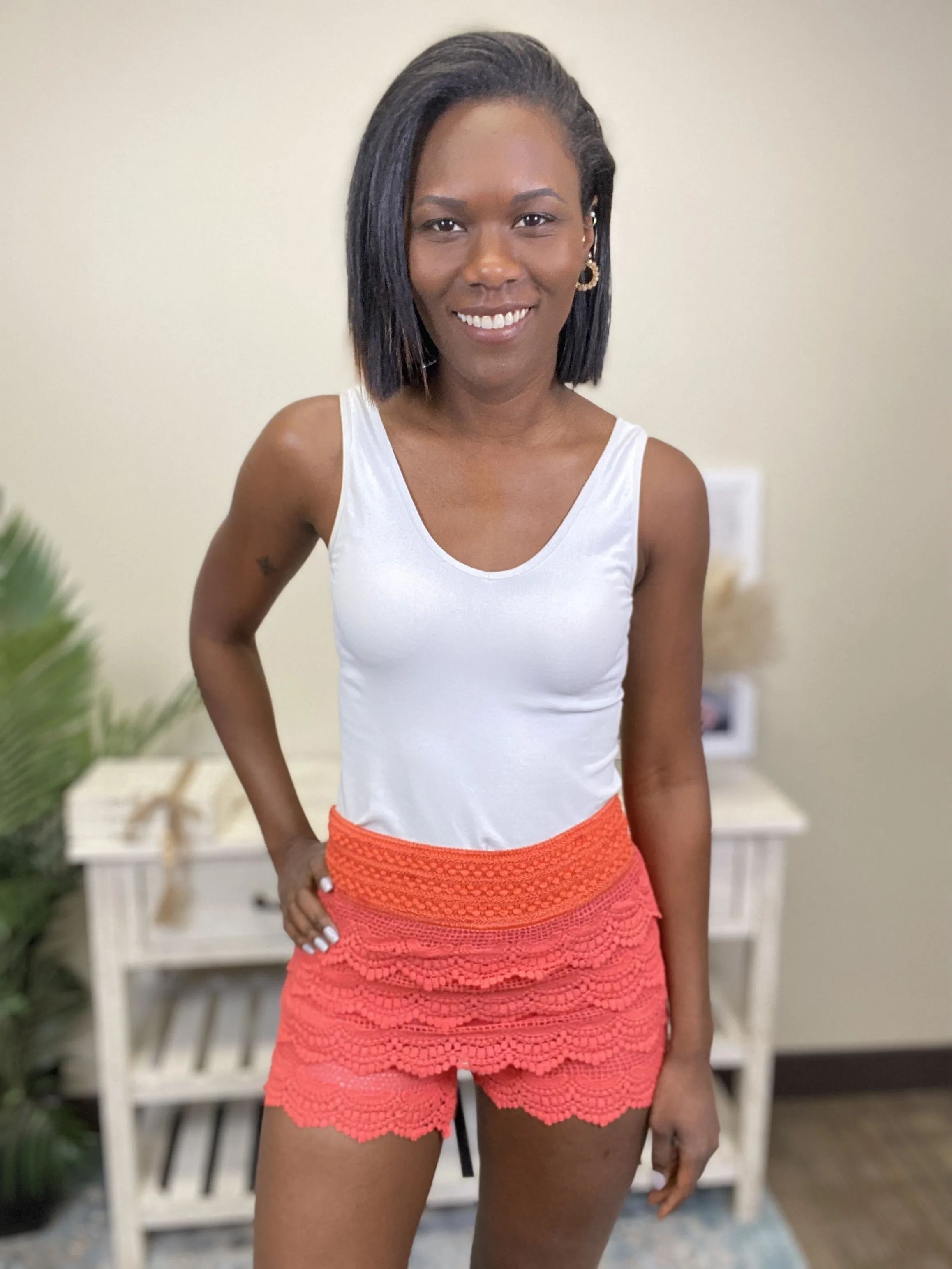 Crochet Women's Scalloped Mid Rise Shorts