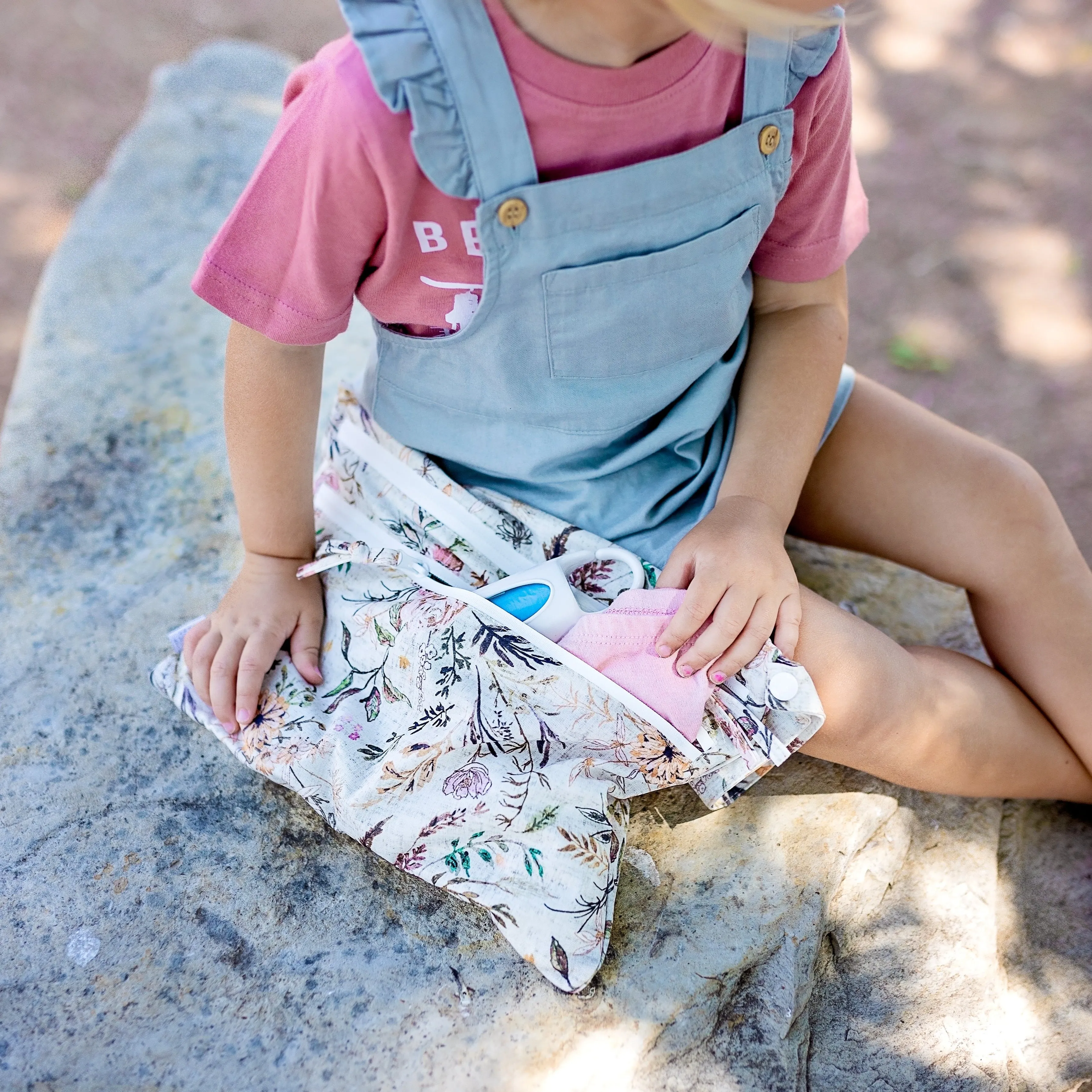 Delilah Floral - Waterproof Wet Bag (for Mealtime, On-the-go, And More!) Babykids_Bapron-Baby