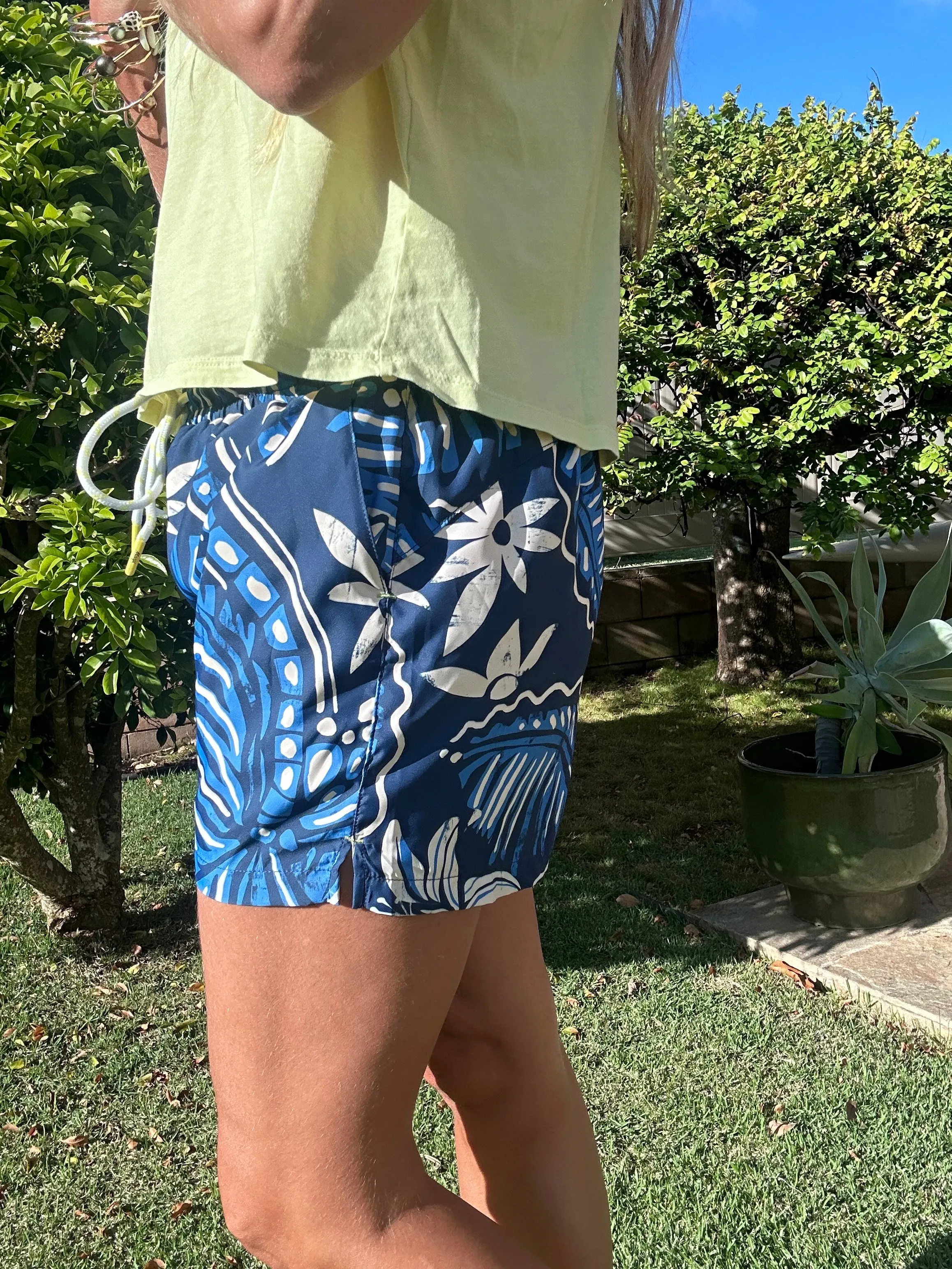 MAAJI Midnight Sky Sand unisex shorts