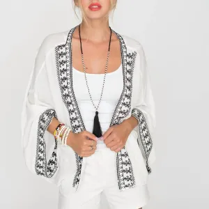 Open-Faced Embroidered Coverlet In White/black