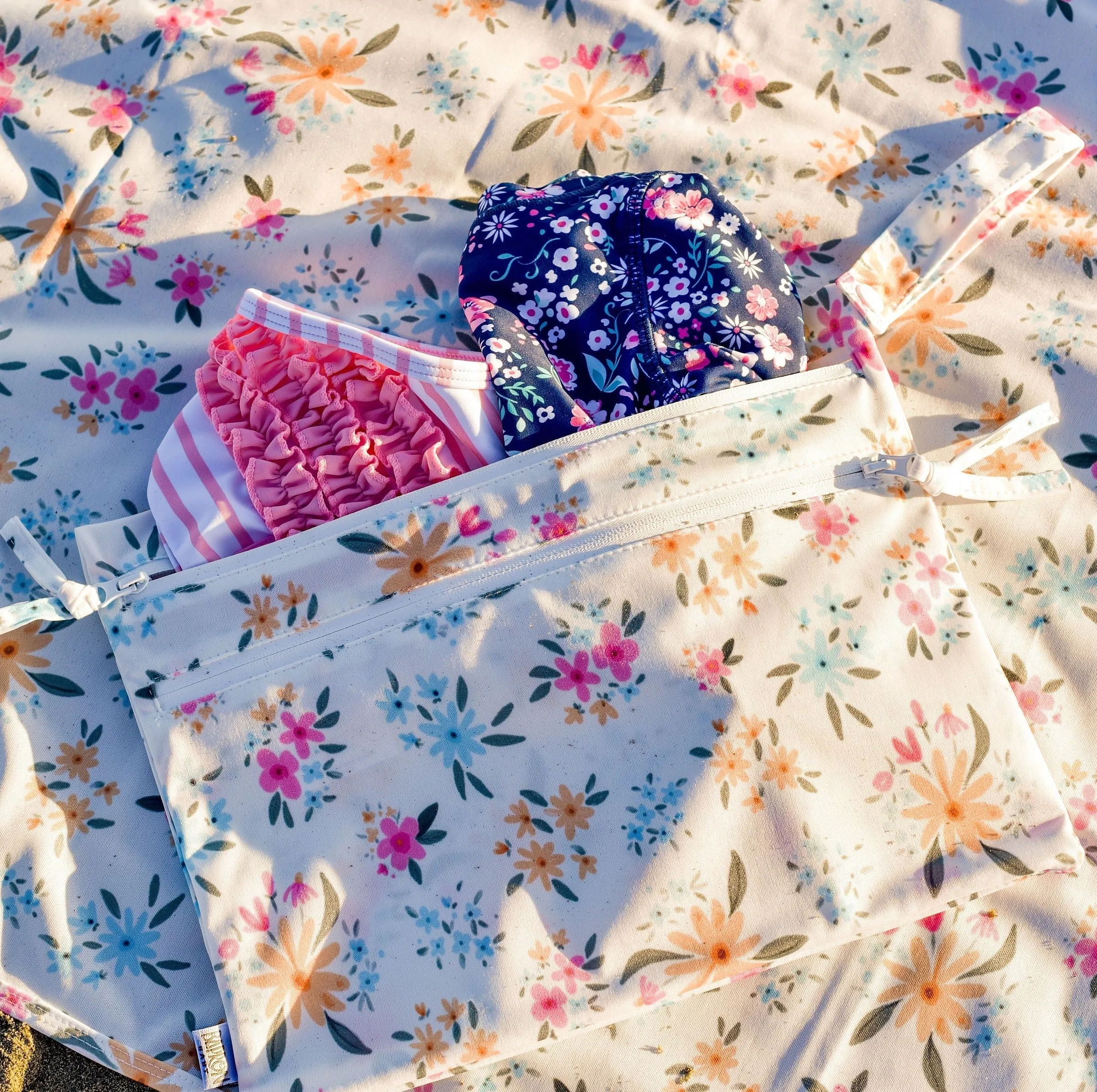 Pastel Floral - Waterproof Wet Bag (for Mealtime, On-the-go, And More!) Babykids_Bapron-Baby