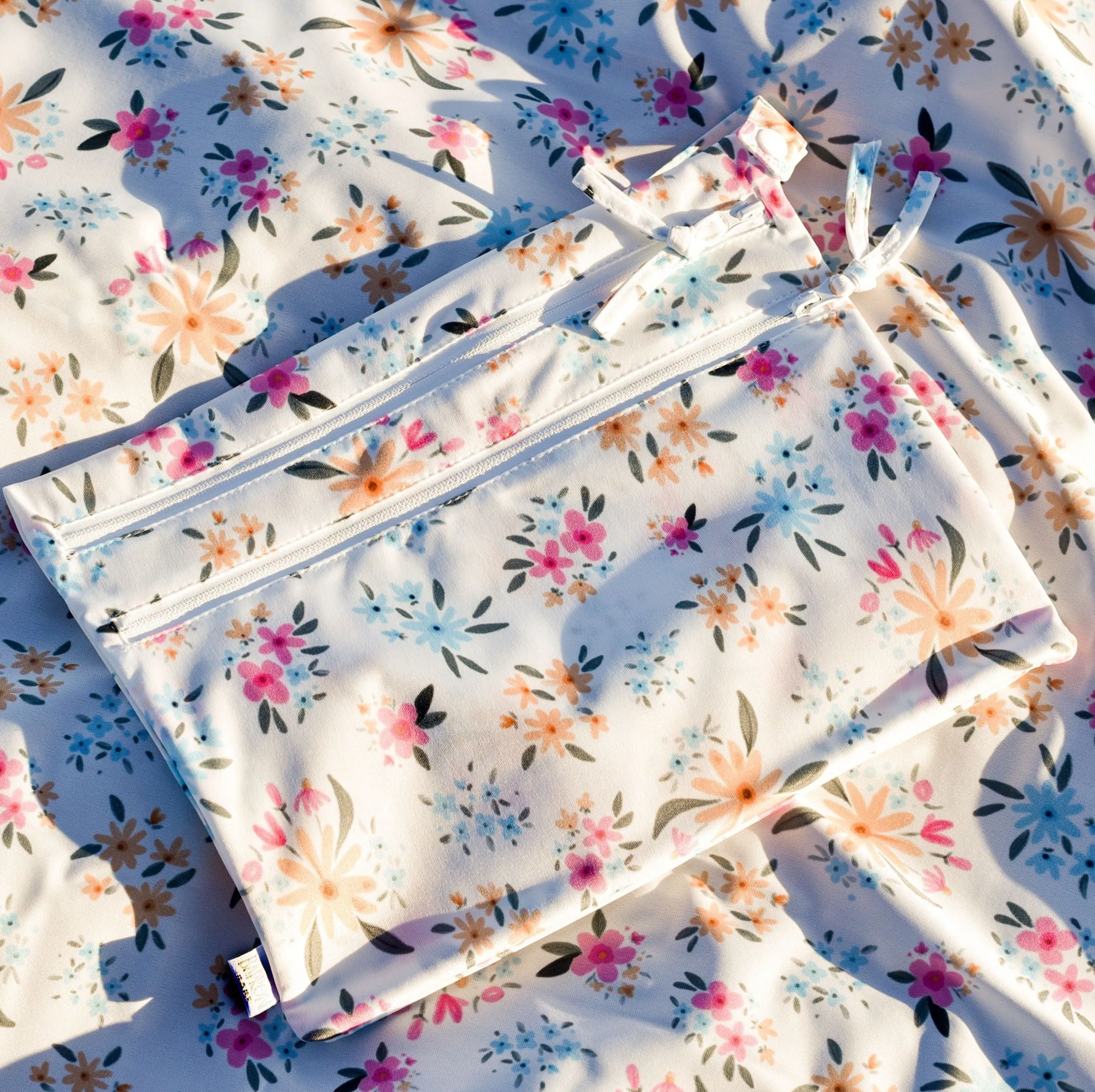 Pastel Floral - Waterproof Wet Bag (for Mealtime, On-the-go, And More!) Babykids_Bapron-Baby