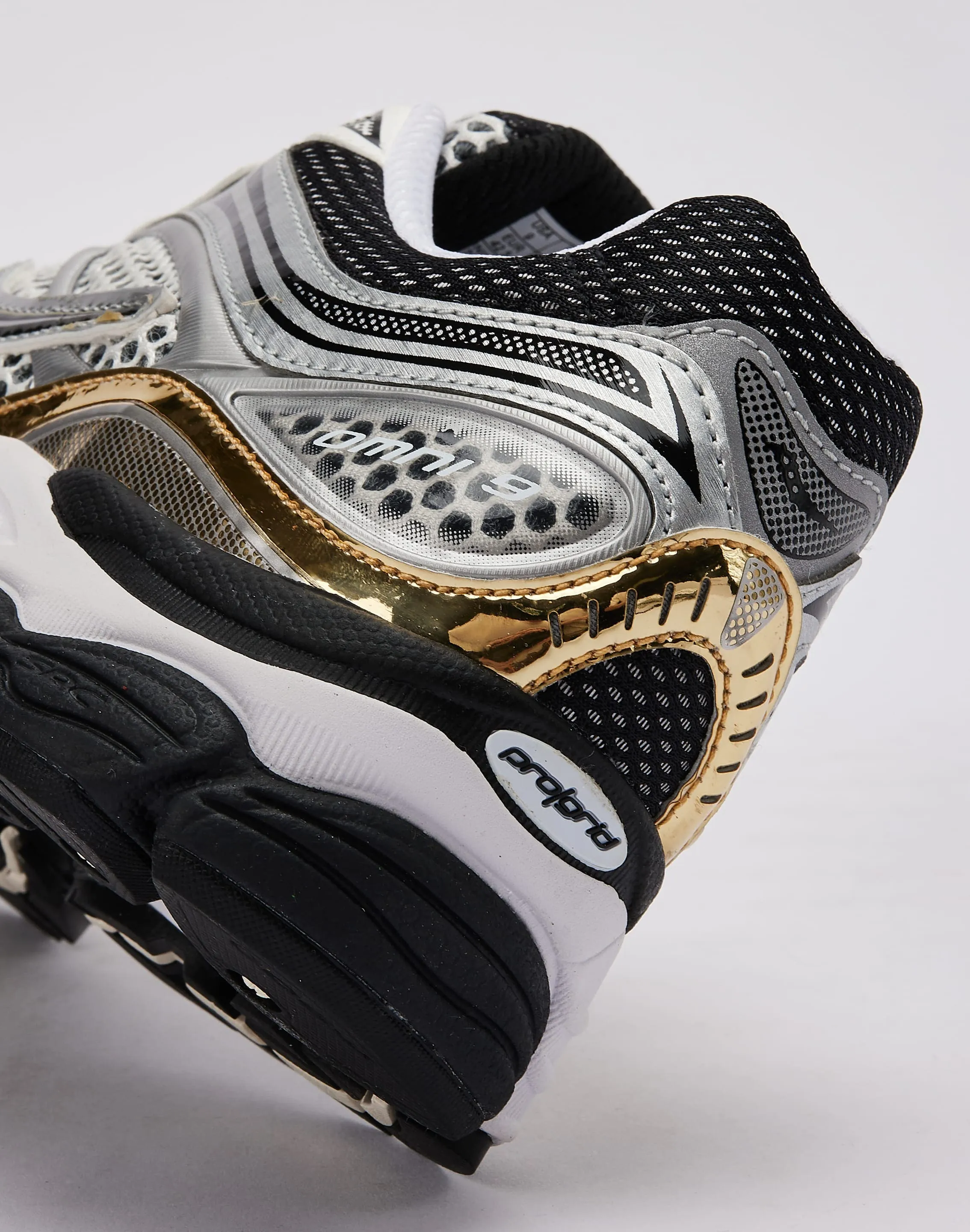 Saucony  ProGrid Omni 9