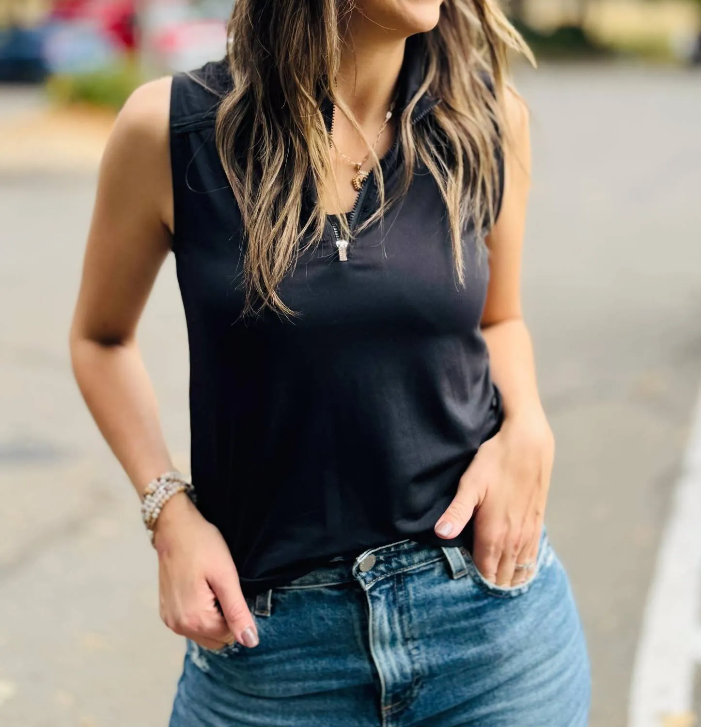Sleeveless Mock Neck Top In Black